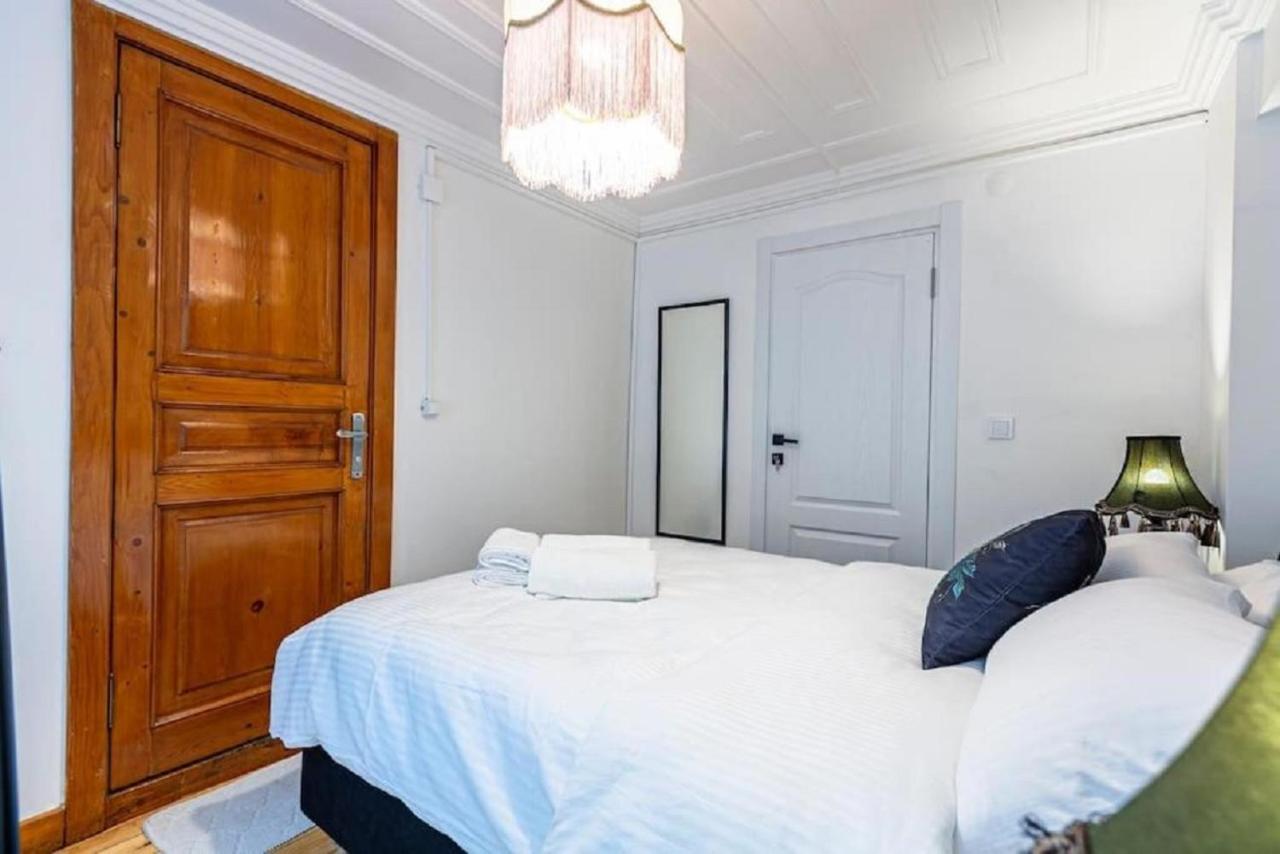 Historical 4-Br Home Steps From Besiktas Stadium & Bosphorus Views - Prime Nisantasi Location! Istanboel Buitenkant foto