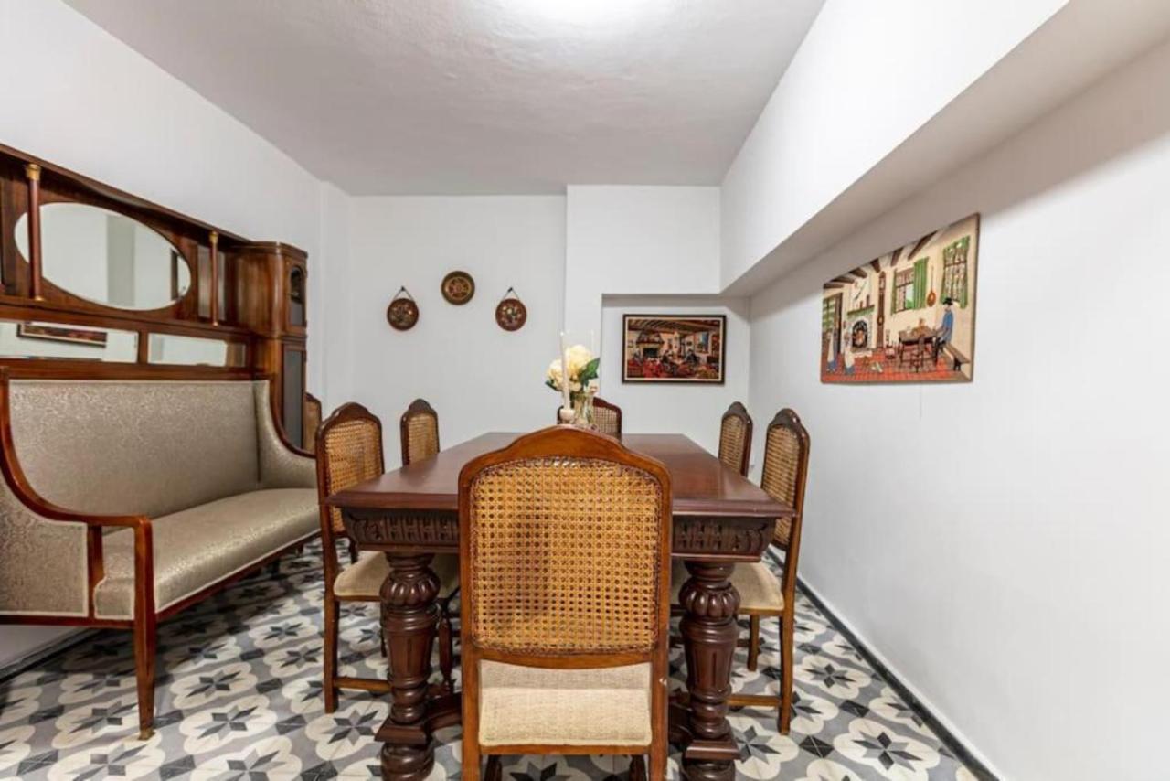 Historical 4-Br Home Steps From Besiktas Stadium & Bosphorus Views - Prime Nisantasi Location! Istanboel Buitenkant foto