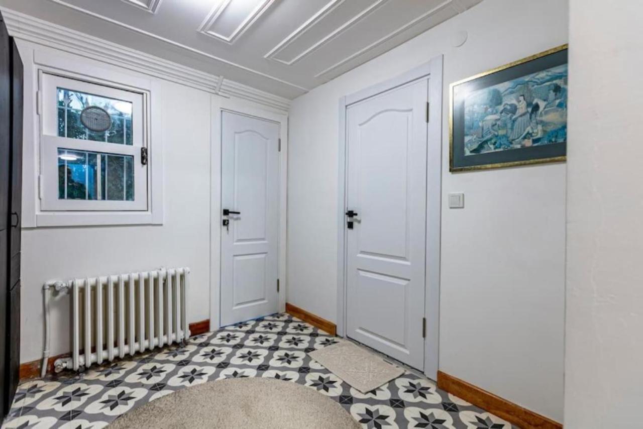 Historical 4-Br Home Steps From Besiktas Stadium & Bosphorus Views - Prime Nisantasi Location! Istanboel Buitenkant foto