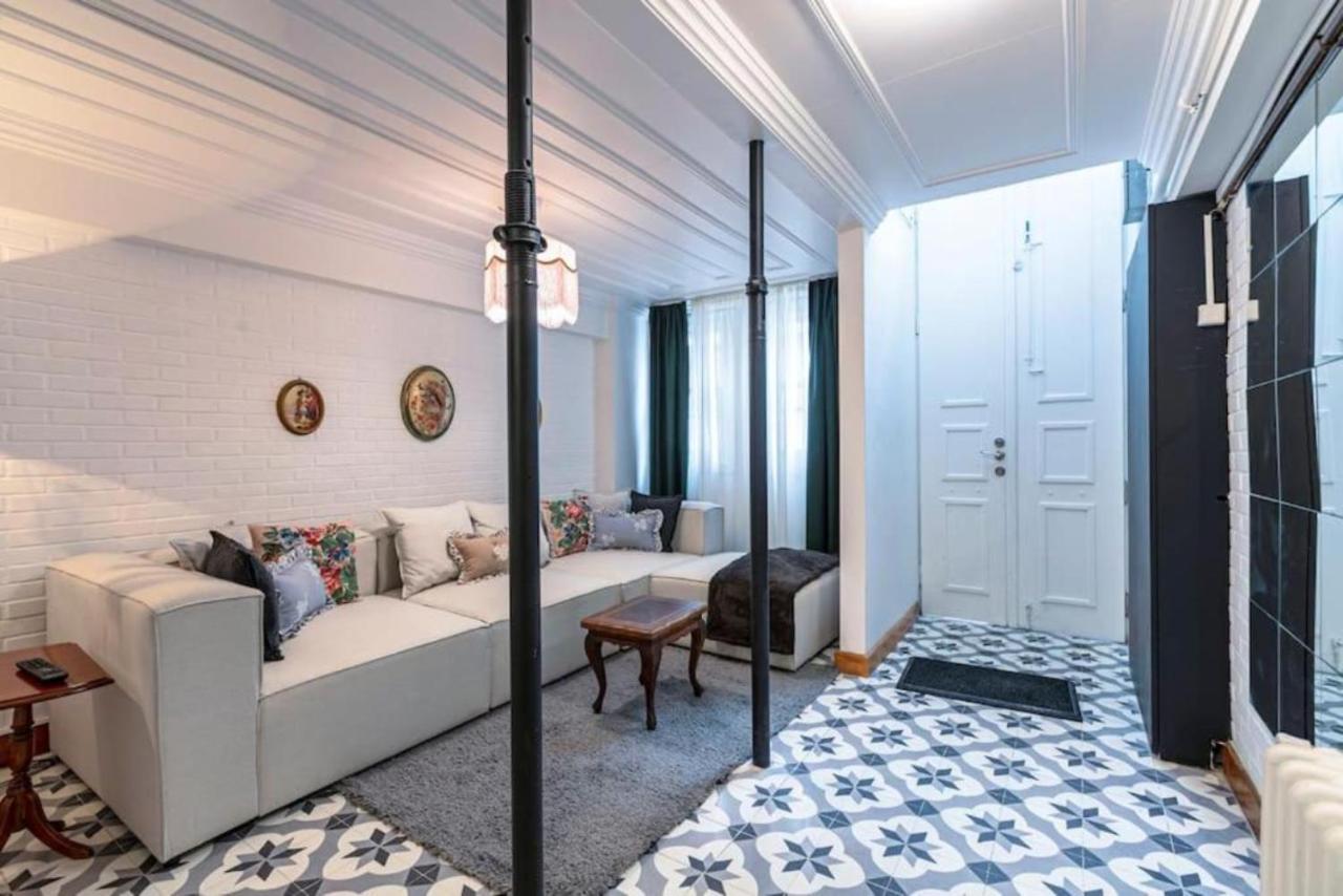 Historical 4-Br Home Steps From Besiktas Stadium & Bosphorus Views - Prime Nisantasi Location! Istanboel Buitenkant foto