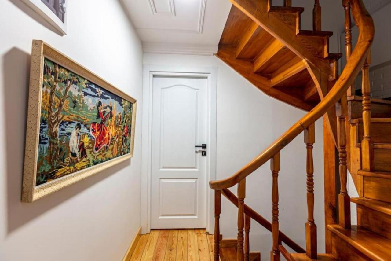 Historical 4-Br Home Steps From Besiktas Stadium & Bosphorus Views - Prime Nisantasi Location! Istanboel Buitenkant foto